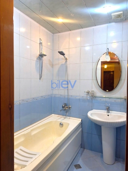 Aylıq Kirayə 3 otaqlı Köhnə Tikili bina evi  80m², Bakı