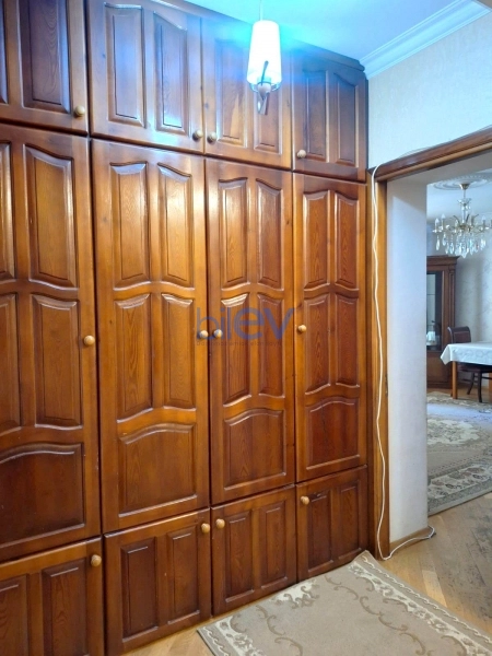Aylıq Kirayə 3 otaqlı Köhnə Tikili bina evi  80m², Bakı