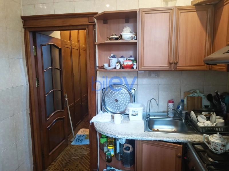 Satış 4 otaqlı Köhnə Tikili bina evi  110m², Bakı