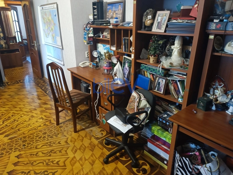 Satış 4 otaqlı Köhnə Tikili bina evi  110m², Bakı