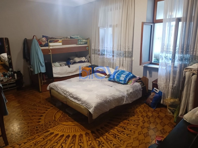 Satış 4 otaqlı Köhnə Tikili bina evi  110m², Bakı