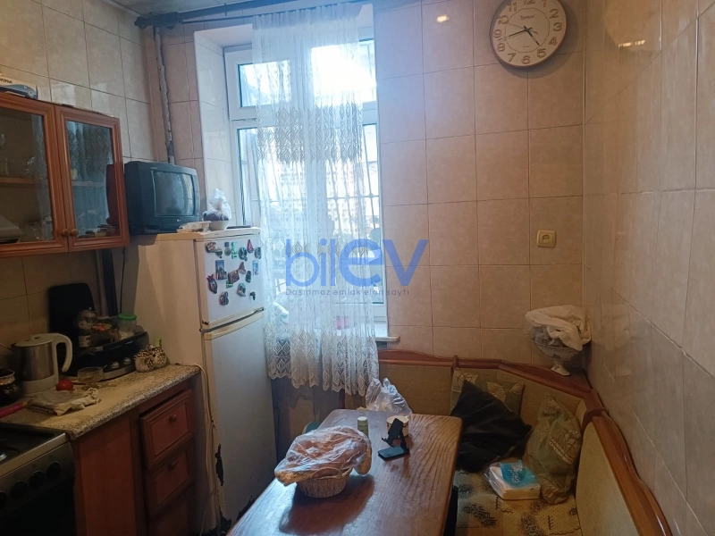 Satış 4 otaqlı Köhnə Tikili bina evi  110m², Bakı