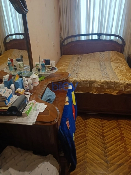 Satış 4 otaqlı Köhnə Tikili bina evi  110m², Bakı