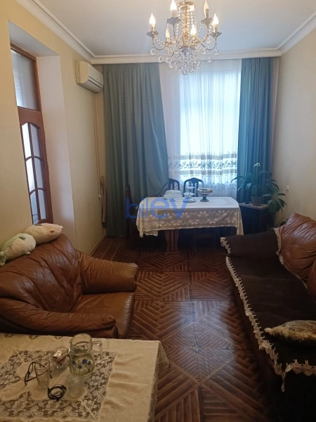 Satış 4 otaqlı Köhnə Tikili bina evi  110m², Bakı