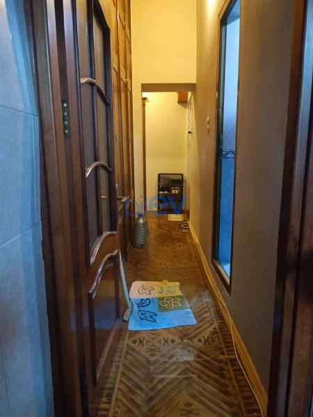 Satış 4 otaqlı Köhnə Tikili bina evi  110m², Bakı