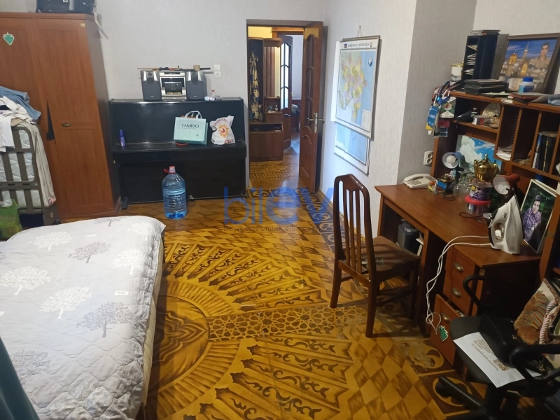 Satış 4 otaqlı Köhnə Tikili bina evi  110m², Bakı