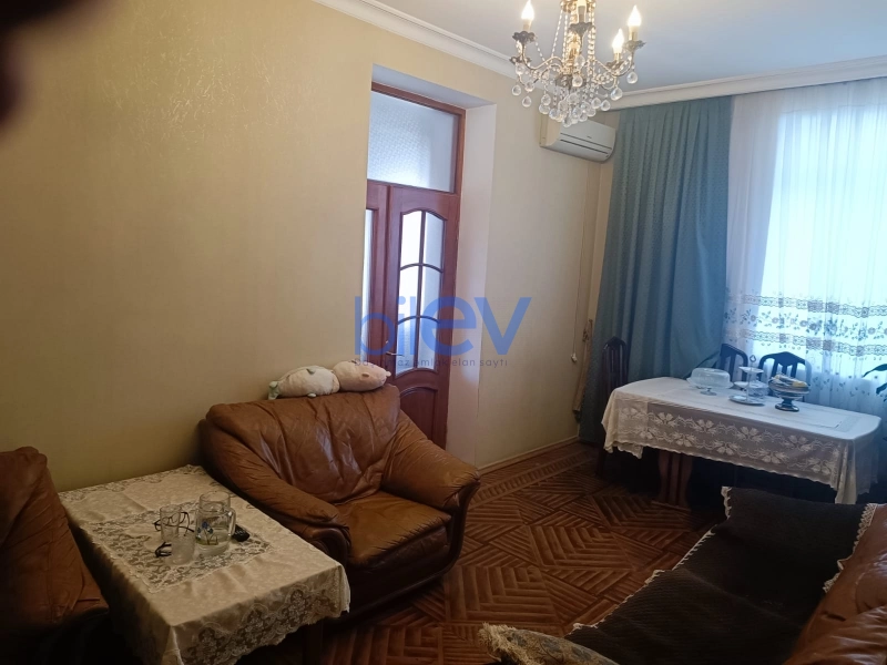 Satış 4 otaqlı Köhnə Tikili bina evi  110m², Bakı