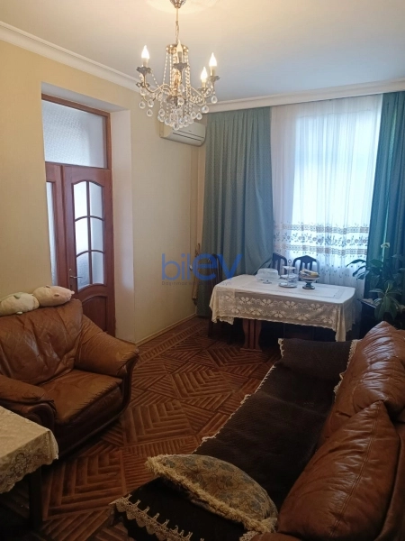 Satış 4 otaqlı Köhnə Tikili bina evi  110m², Bakı