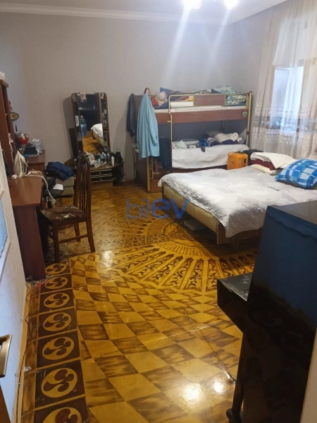 Satış 4 otaqlı Köhnə Tikili bina evi  110m², Bakı