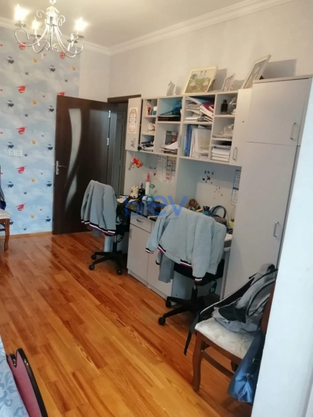 Satış 4 otaqlı Köhnə Tikili bina evi  100m², Bakı