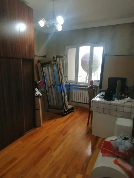 Satış 4 otaqlı Köhnə Tikili bina evi  100m², Bakı