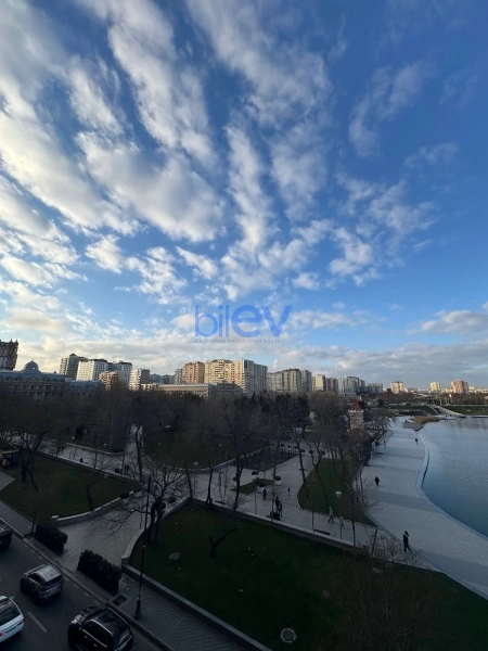 Satış 3 otaqlı Yeni Tikili bina evi  185m², Bakı
