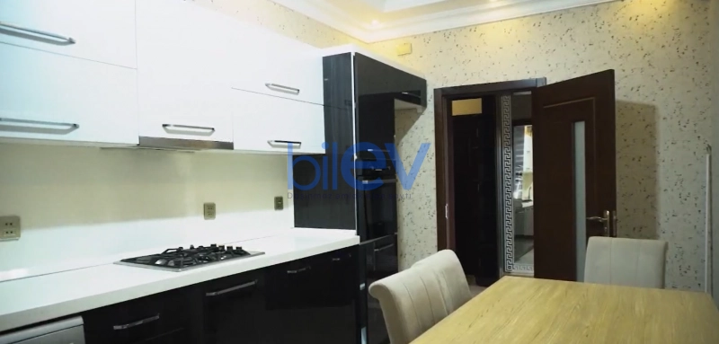 Satış 7 otaqlı Həyət evi  352m², Bakı