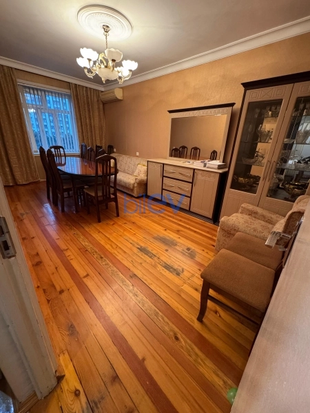 Satış 2 otaqlı Köhnə Tikili bina evi  60m², Bakı