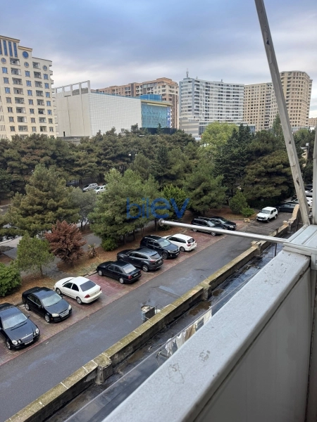 Satış 2 otaqlı Köhnə Tikili bina evi  60m², Bakı