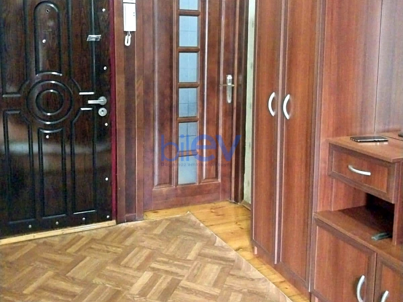 Satış 4 otaqlı Köhnə Tikili bina evi  105m², Bakı
