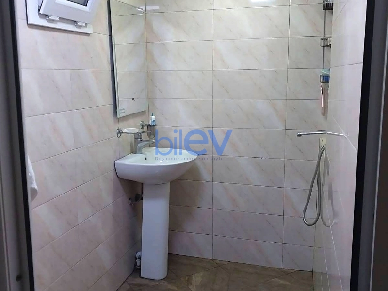 Satış 4 otaqlı Köhnə Tikili bina evi  105m², Bakı