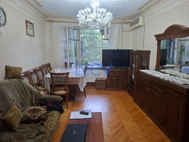 Satış 3 otaqlı Köhnə Tikili bina evi  85m², Bakı