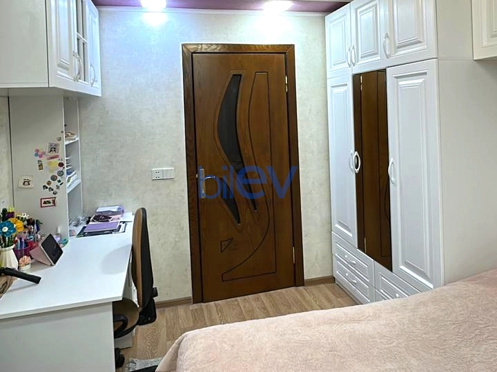 Satış 4 otaqlı Köhnə Tikili bina evi  100m², Bakı
