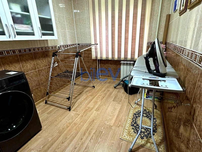 Satış 4 otaqlı Köhnə Tikili bina evi  100m², Bakı