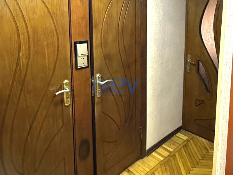 Satış 4 otaqlı Köhnə Tikili bina evi  100m², Bakı