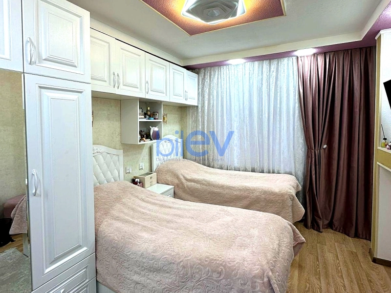 Satış 4 otaqlı Köhnə Tikili bina evi  100m², Bakı
