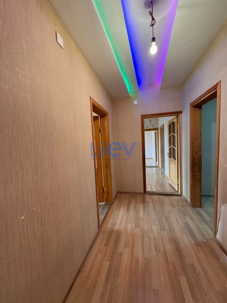 Satış 5 otaqlı Köhnə Tikili bina evi  120m², Bakı