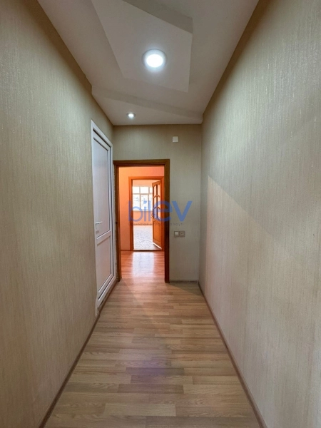 Satış 5 otaqlı Köhnə Tikili bina evi  120m², Bakı