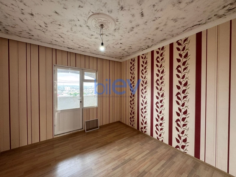 Satış 5 otaqlı Köhnə Tikili bina evi  120m², Bakı