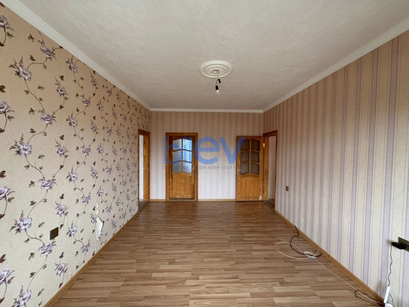 Satış 5 otaqlı Köhnə Tikili bina evi  120m², Bakı