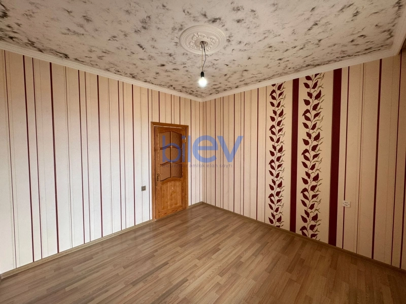 Satış 5 otaqlı Köhnə Tikili bina evi  120m², Bakı