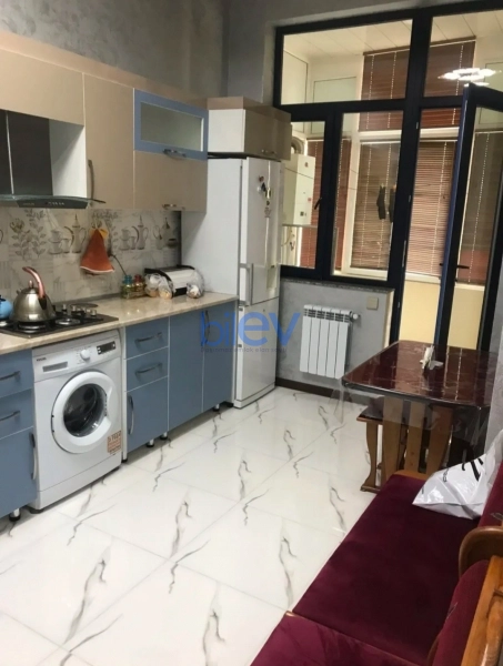 Aylıq Kirayə 2 otaqlı Köhnə Tikili bina evi  69m², Bakı