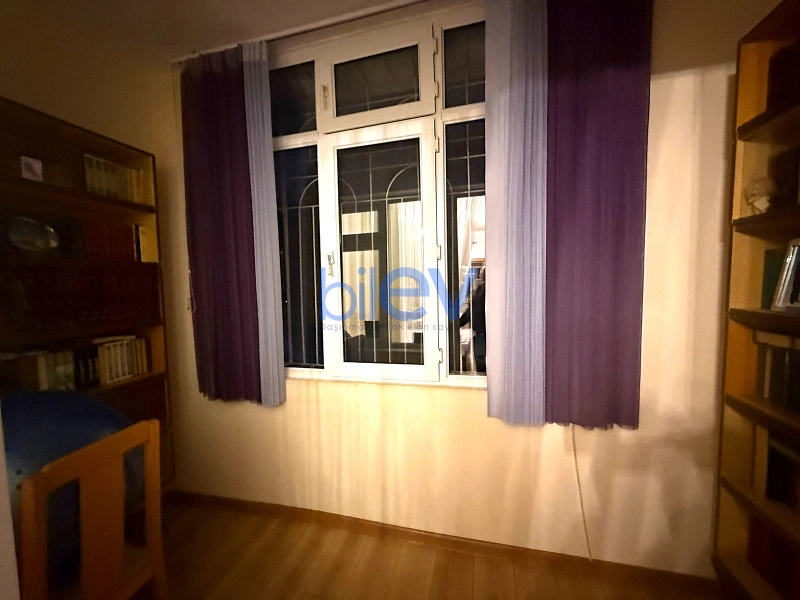 Satış 3 otaqlı Köhnə Tikili bina evi  100m², Bakı