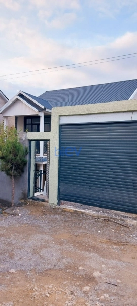 Satış 5 otaqlı Həyət evi  200m², Bakı