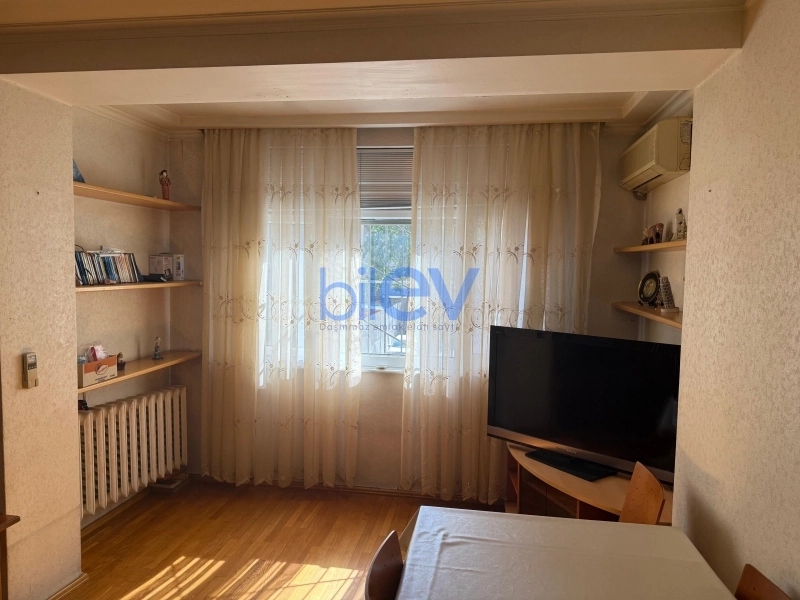 Satış 3 otaqlı Köhnə Tikili bina evi  98m², Bakı