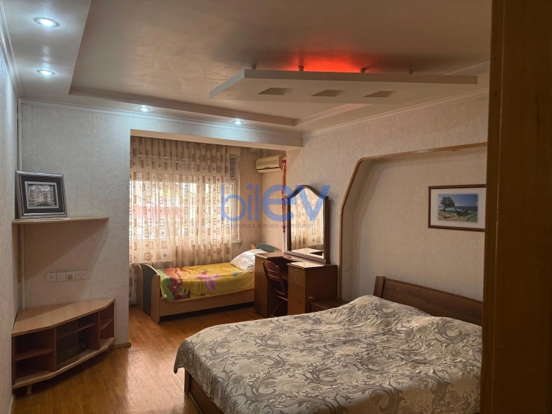 Satış 3 otaqlı Köhnə Tikili bina evi  98m², Bakı
