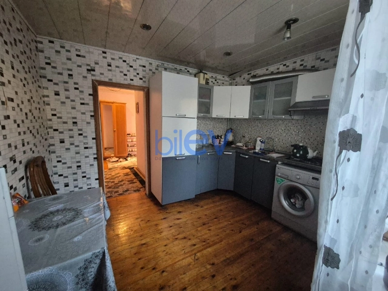 Satış 4 otaqlı Köhnə Tikili bina evi  93m², Bakı