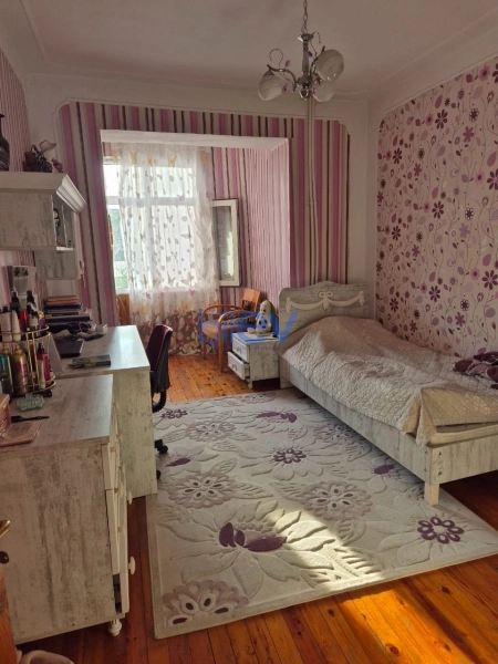 Satış 4 otaqlı Köhnə Tikili bina evi  93m², Bakı