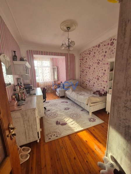Satış 4 otaqlı Köhnə Tikili bina evi  93m², Bakı