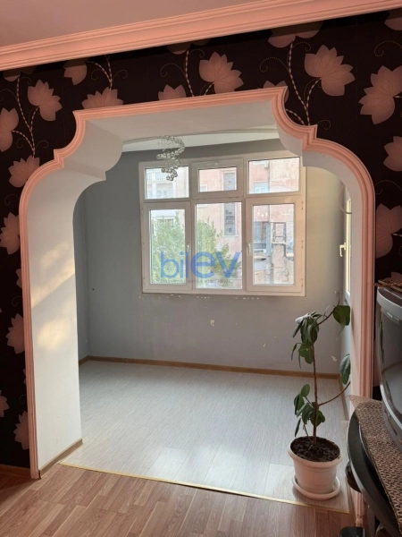 Satış 1 otaqlı Köhnə Tikili bina evi  40m², Bakı