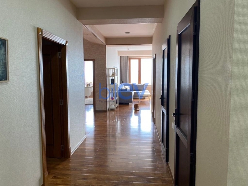 Satış 3 otaqlı Yeni Tikili bina evi  131m², Bakı