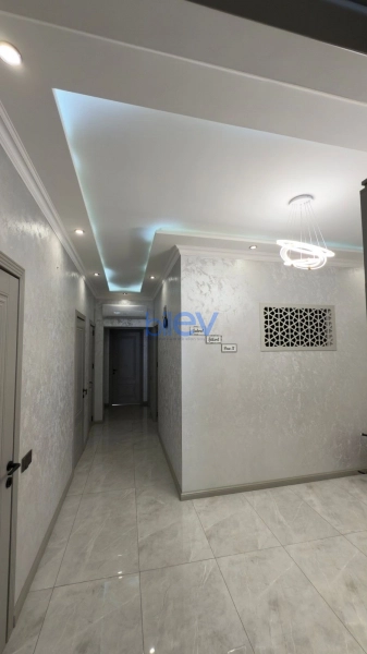 Satış 3 otaqlı Yeni Tikili bina evi  132m², Bakı