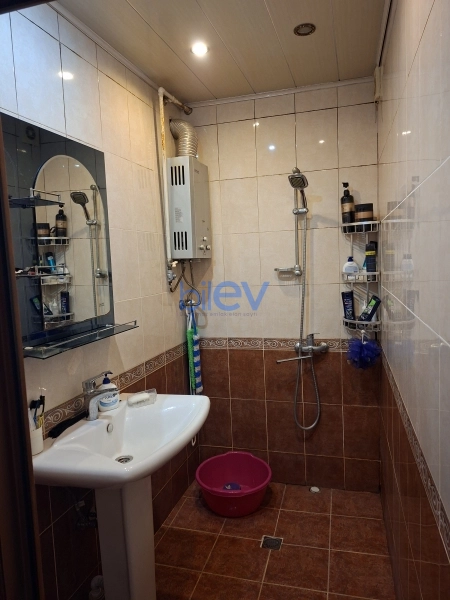 Satış 3 otaqlı Köhnə Tikili bina evi  80m², Bakı