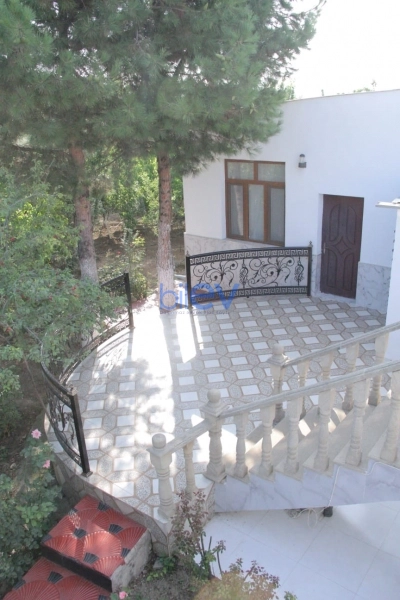 Satış 17 otaqlı Villa  700m², Göygöl