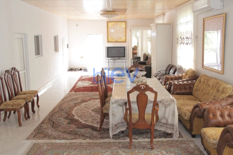 Satış 17 otaqlı Villa  700m², Göygöl
