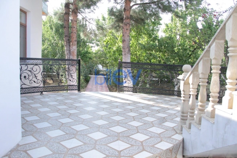 Satış 17 otaqlı Villa  700m², Göygöl