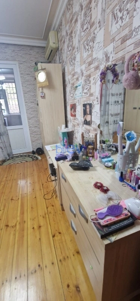 Satış 4 otaqlı Köhnə Tikili bina evi  100m², Bakı