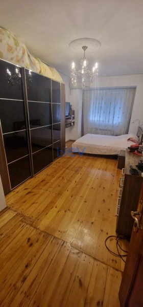Satış 4 otaqlı Köhnə Tikili bina evi  100m², Bakı