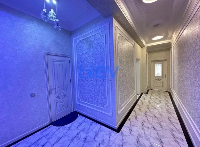 Satış 9 otaqlı Həyət evi  700m², Bakı