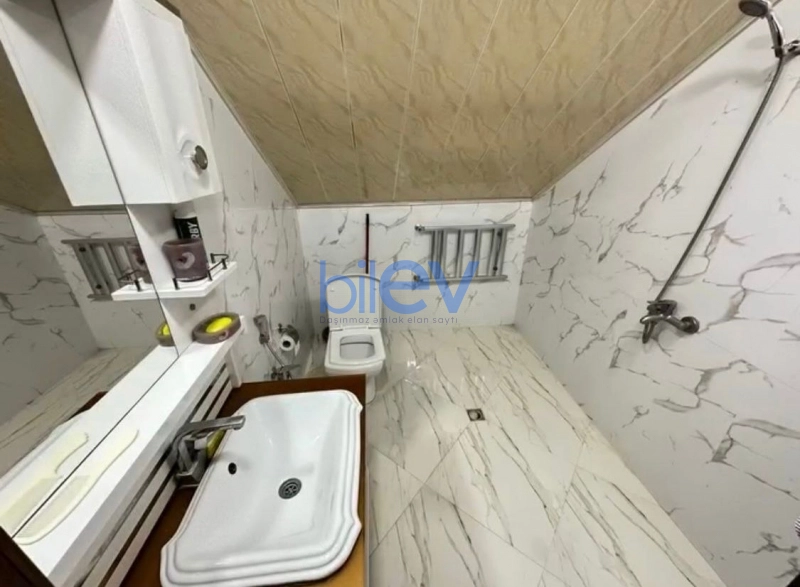 Satış 9 otaqlı Həyət evi  700m², Bakı